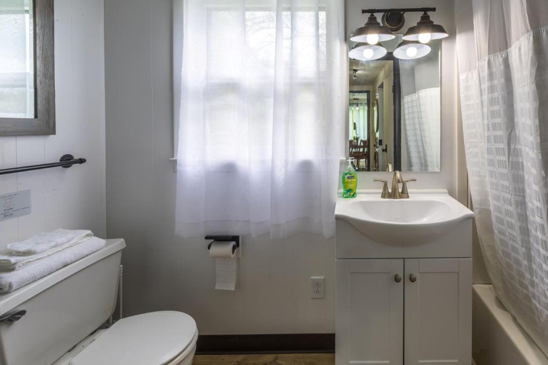 Photo of Bathroom in McArthur
