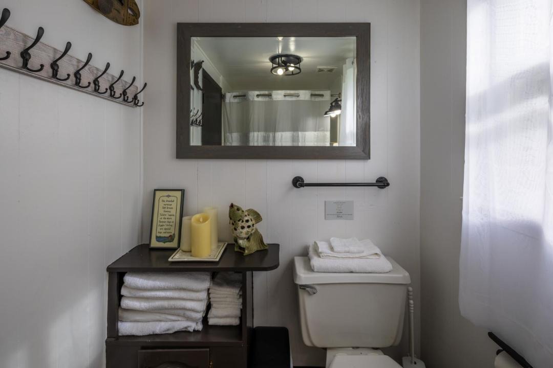 Photo of Bathroom in McArthur