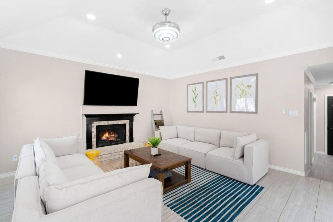 Photo of Livingroom in Helotes