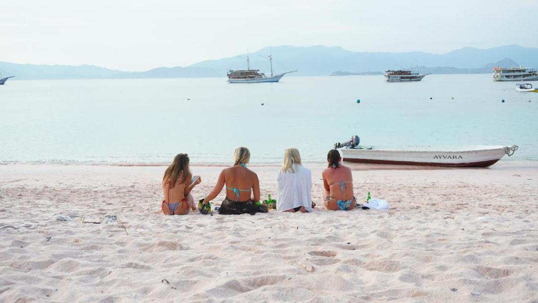 Photo of Others in Komodo