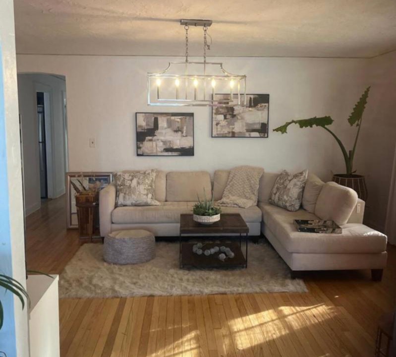 Photo of Livingroom in Pelham