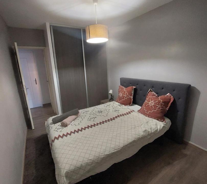 Photo of Bedroom in Vaulx En Velin Village