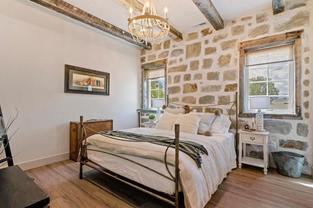 Photo of Bedroom in Midway