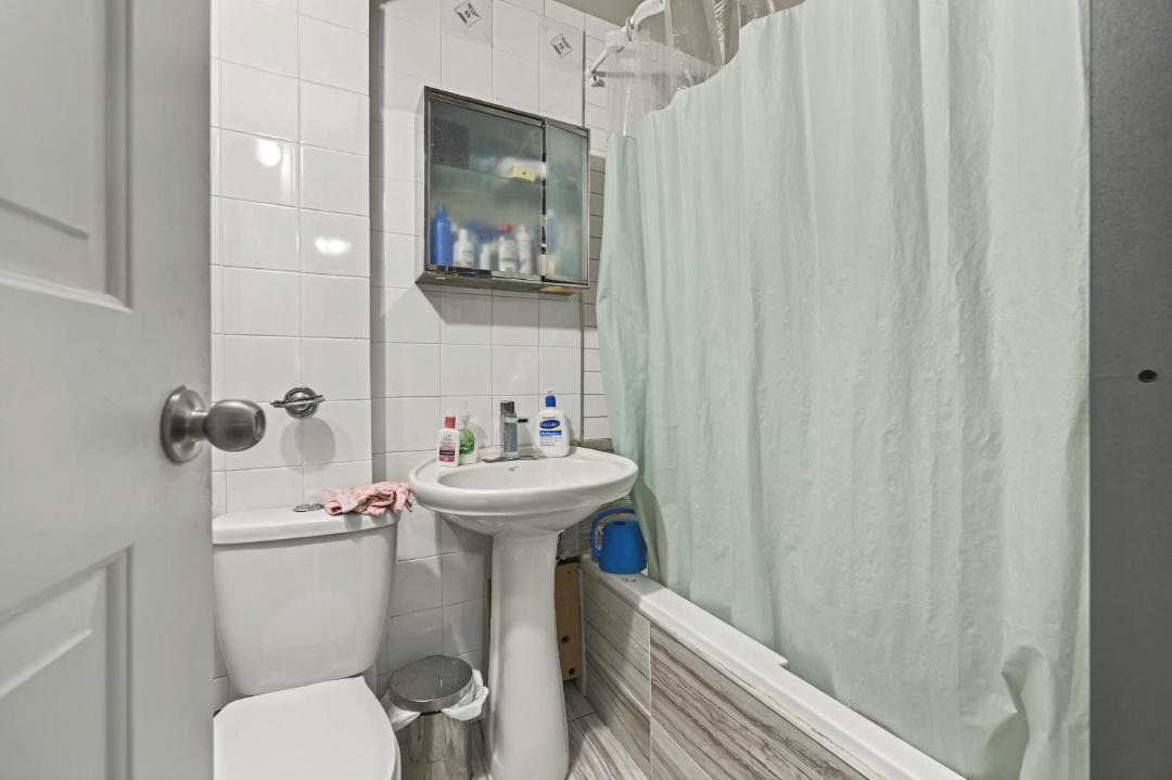 Photo of Bathroom in Hawkwood