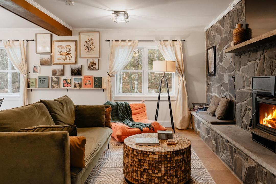 Photo of Livingroom in Pond Eddy