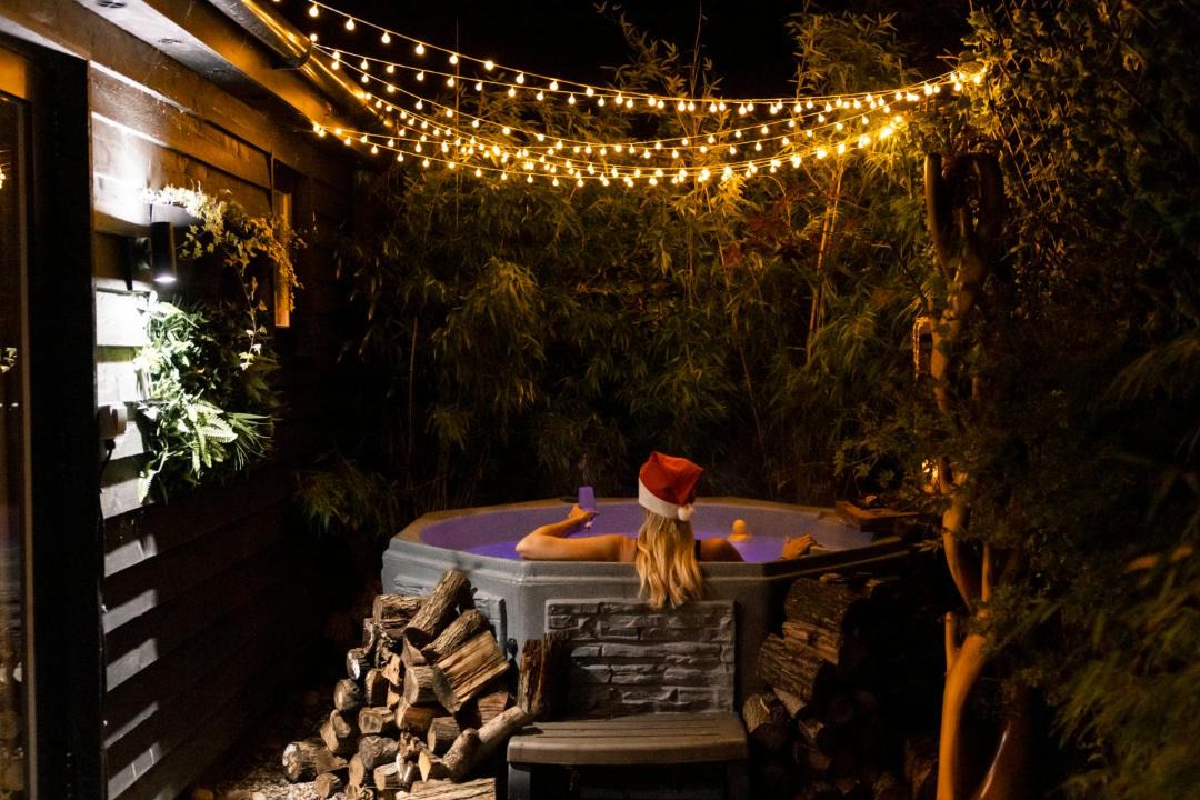 Photo of Others in Layer de la Haye