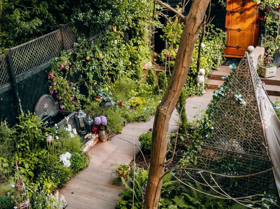 Photo of Others in Layer de la Haye