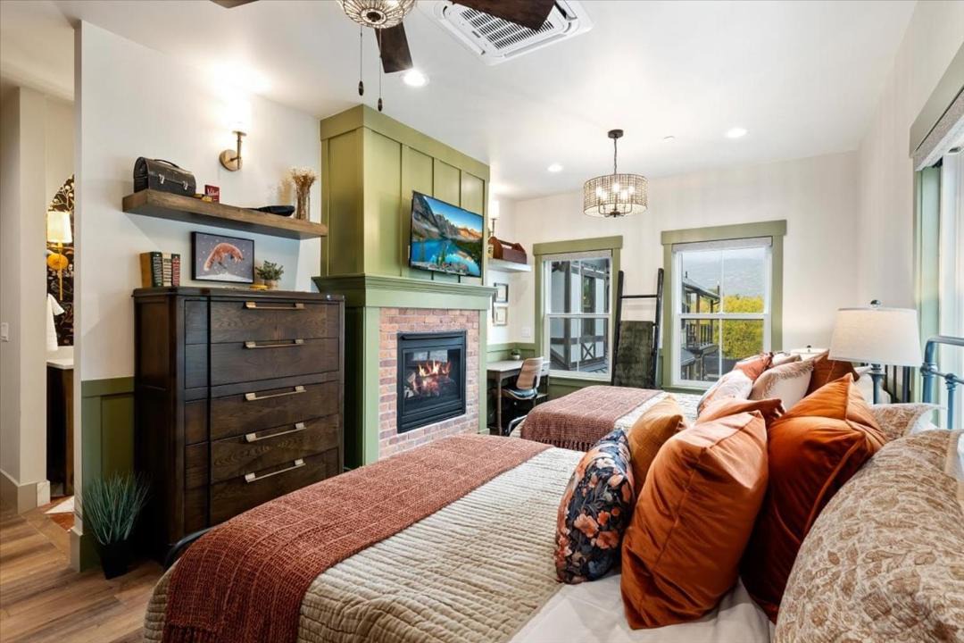 Photo of Bedroom in Midway