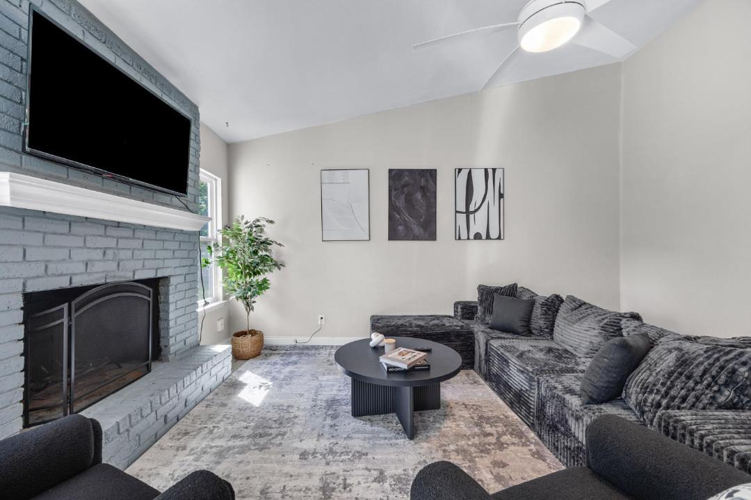 Photo of Livingroom in Forest North Estates