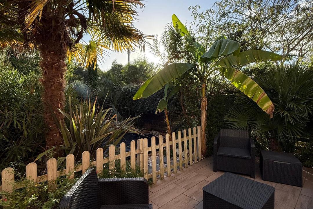 Photo of Patio Balcony in Fontenille-Saint-Martin-d'Entraigues