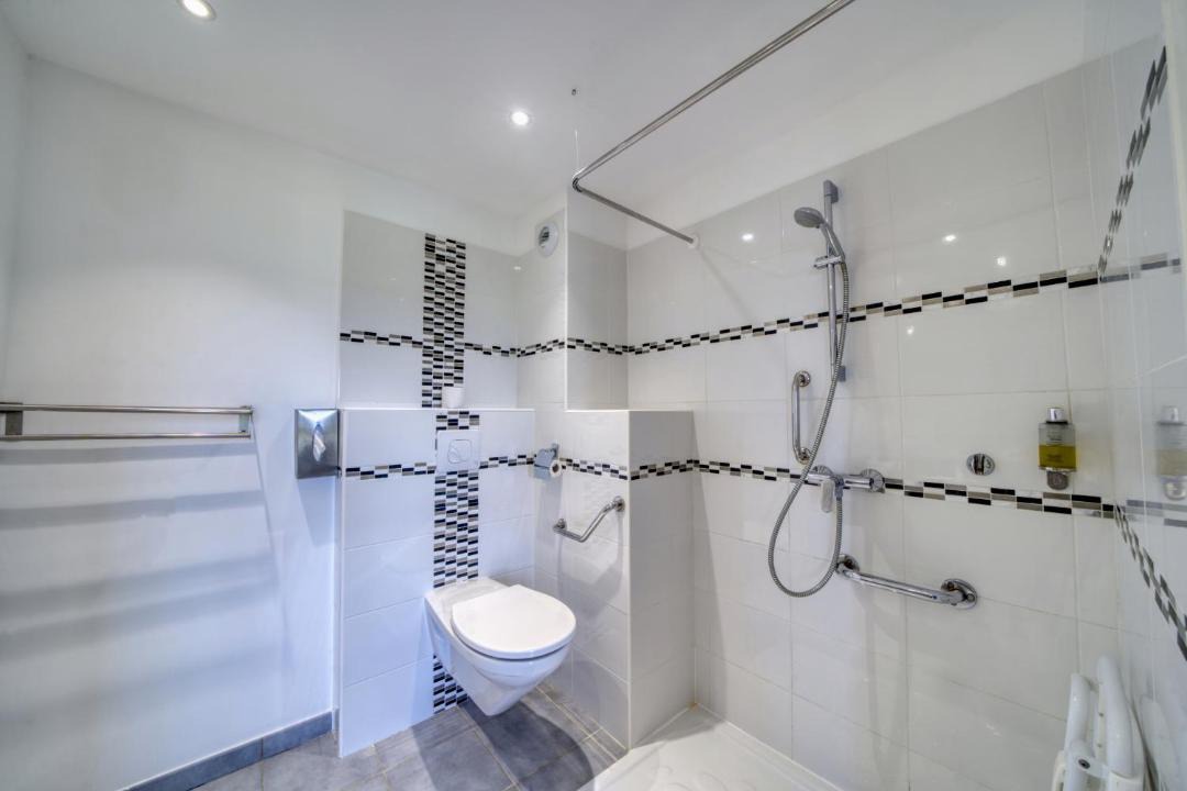Photo of Bathroom in Collias