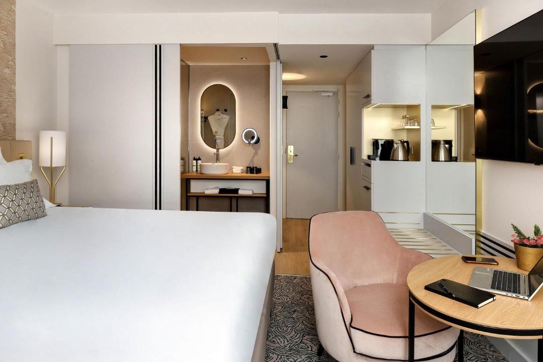 Photo of Others in Comedie