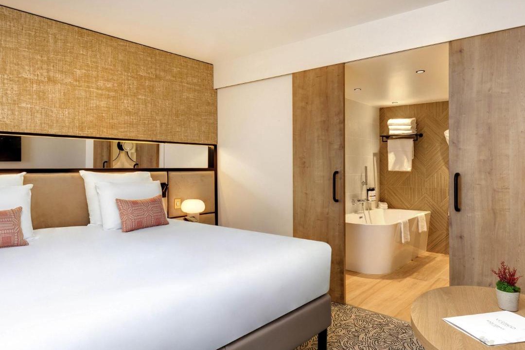 Photo of Others in Comedie