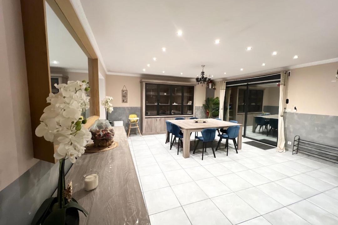 Photo of Others in Vred