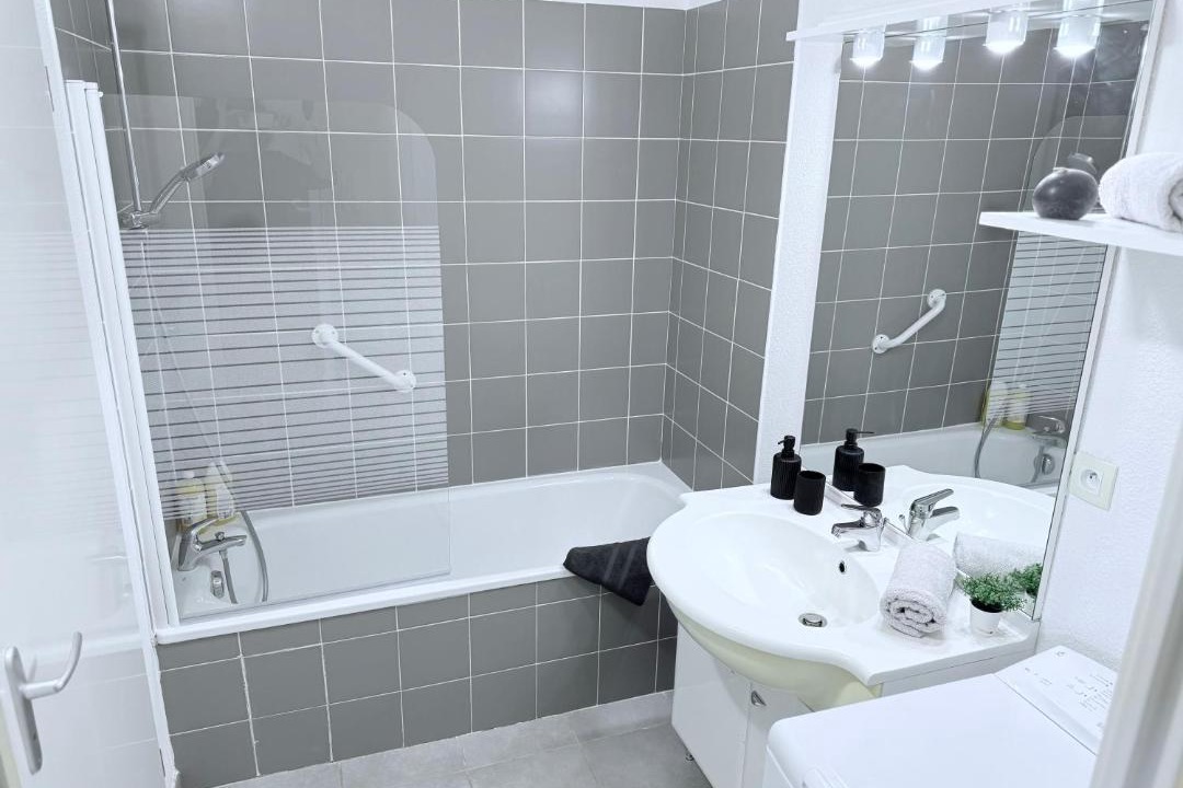 Photo of Bathroom in Miramont-de-Guyenne