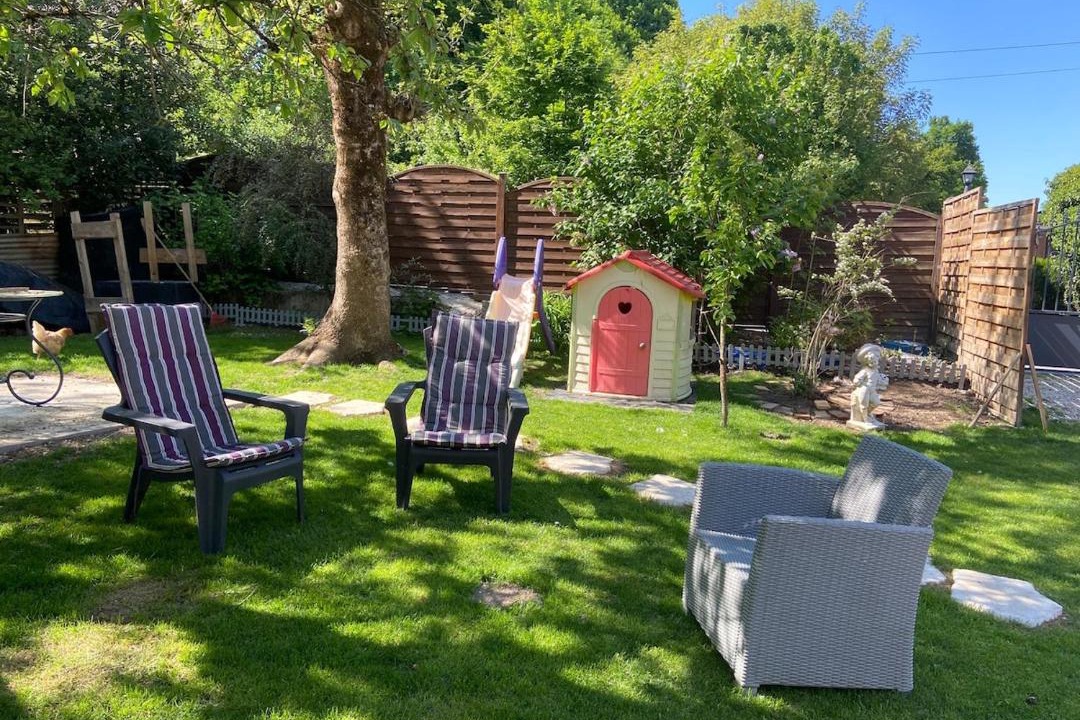 Photo of Others in Moiremont