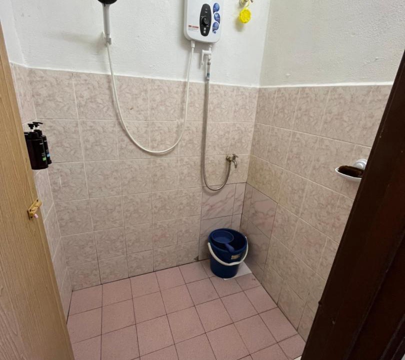 Photo of Bathroom in Kampung Menteri Road