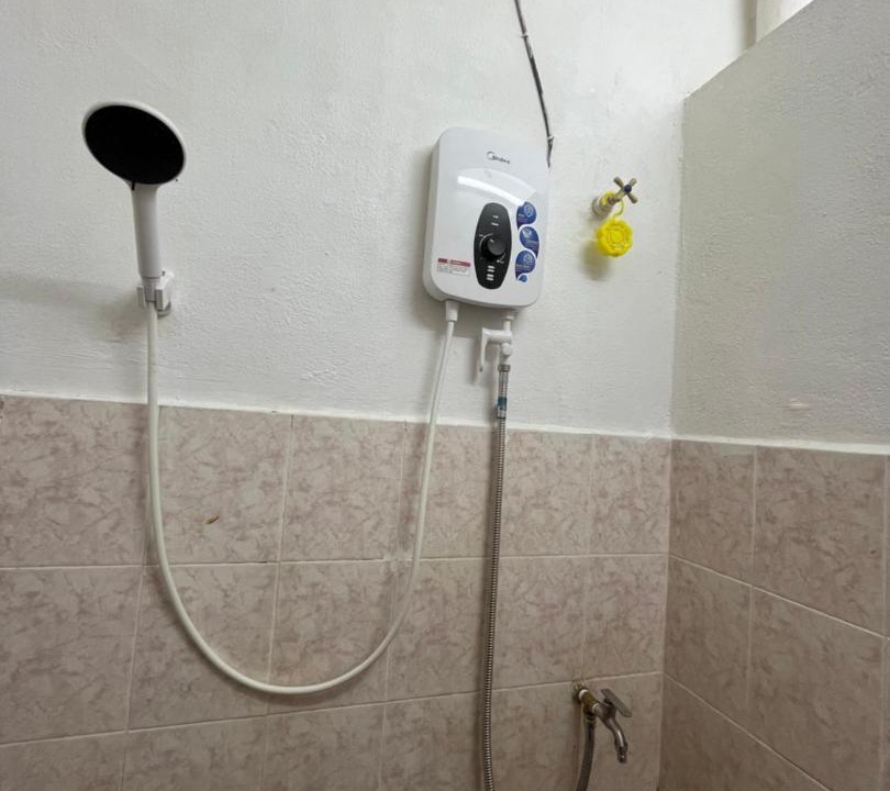 Photo of Bathroom in Kampung Menteri Road
