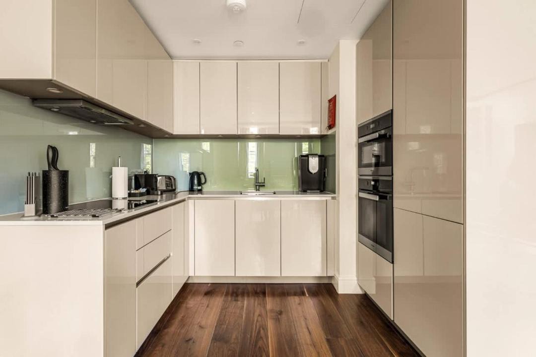 Photo of Others in Queen's Gate