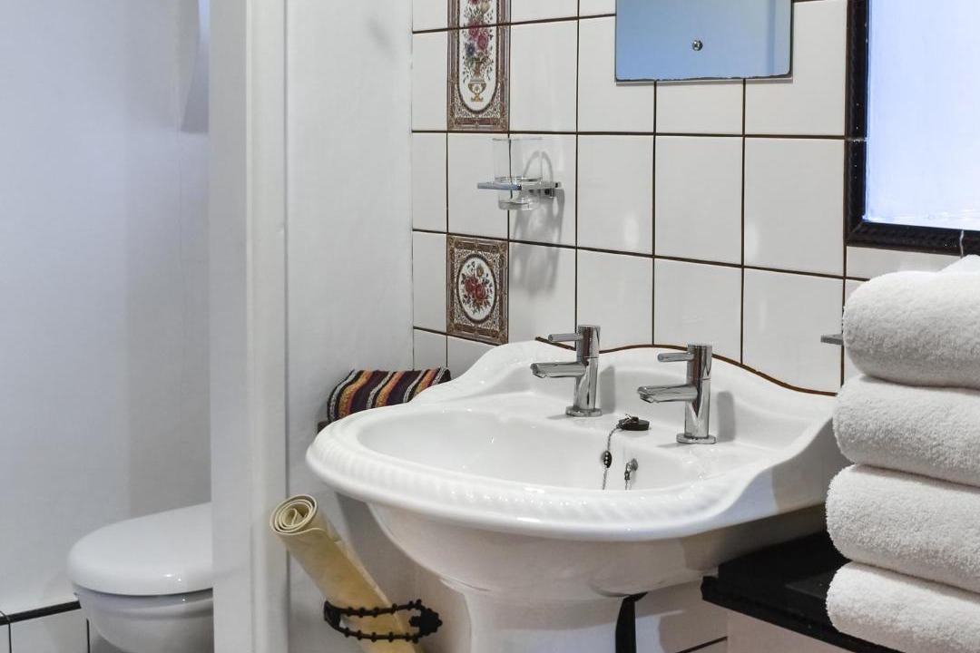 Photo of Bathroom in Lanteglos