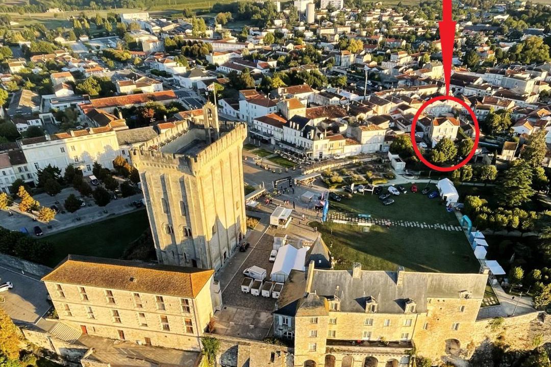 Photo of Others in Pons