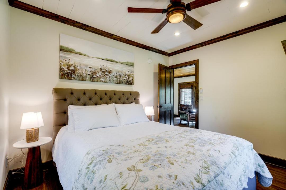 Photo of Bedroom in Sullivan