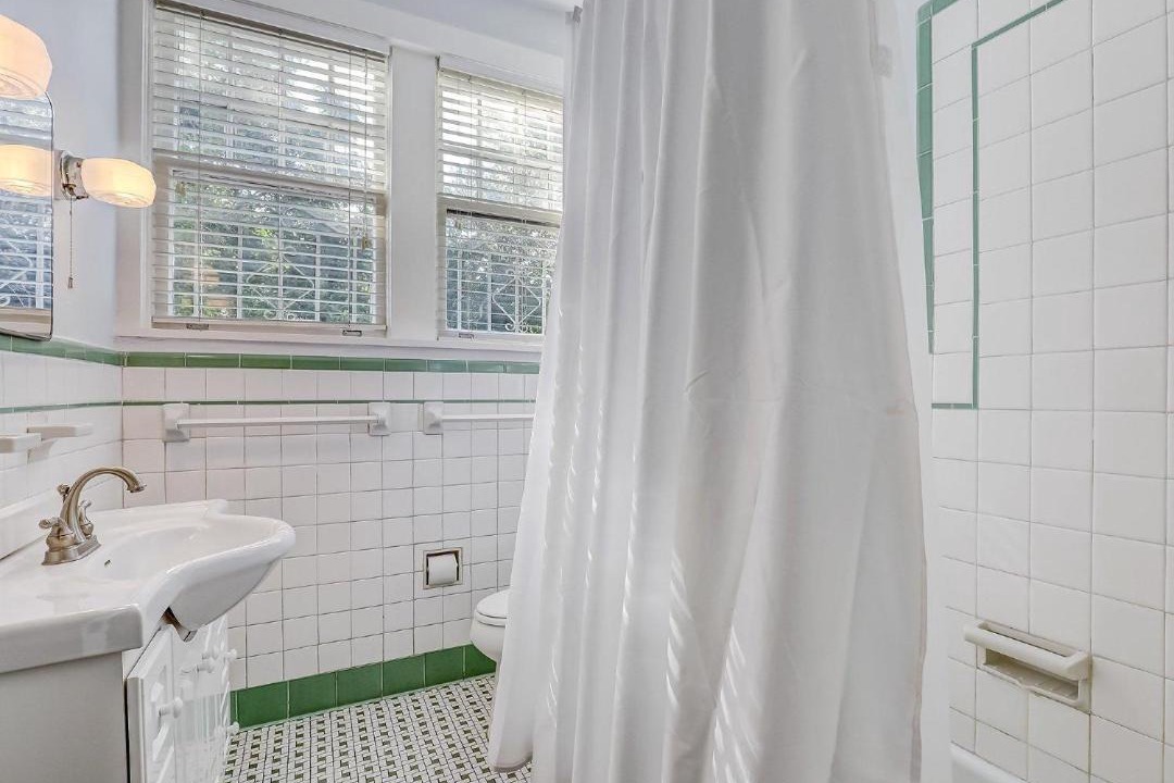 Photo of Bathroom in Thomas Square
