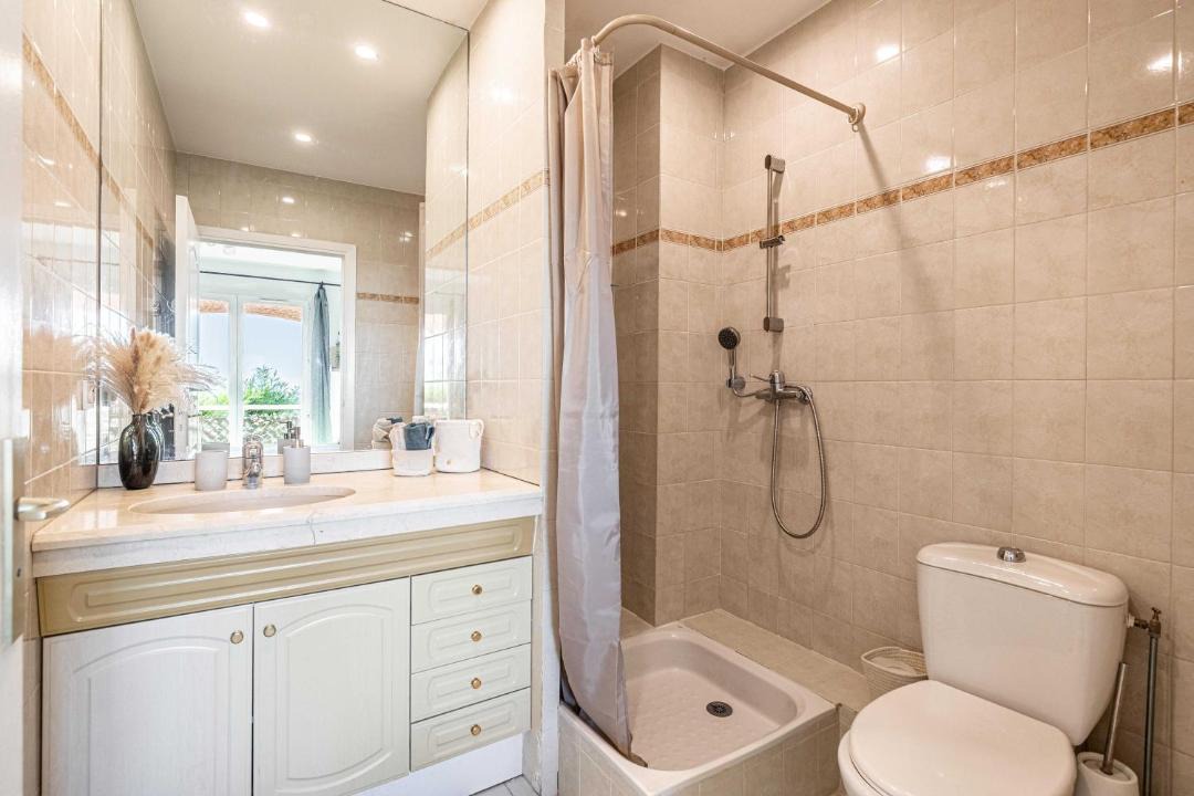 Photo of Bathroom in Biot