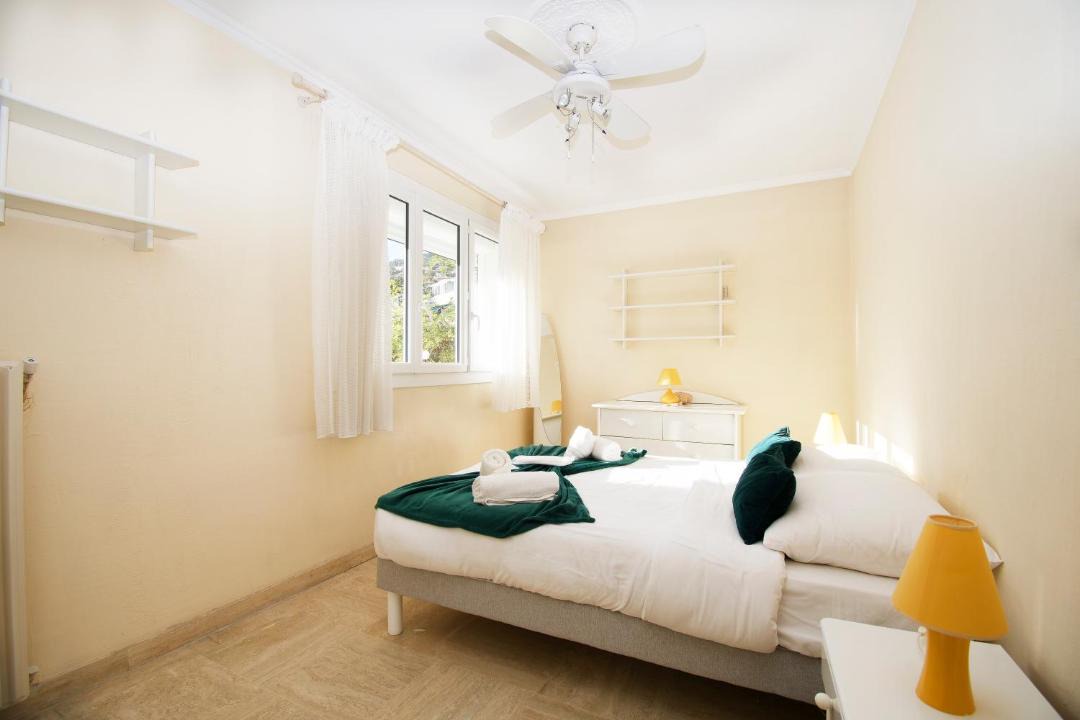 Photo of Bedroom in Mandelieu-La-Napoule