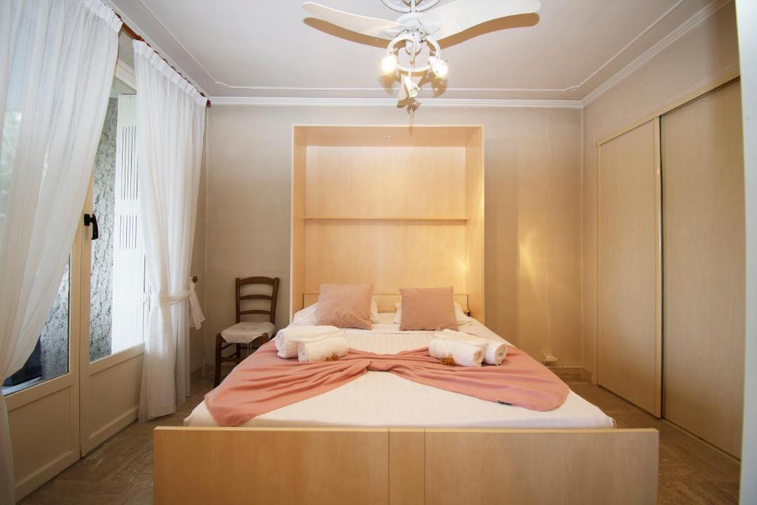 Photo of Bedroom in Mandelieu-La-Napoule
