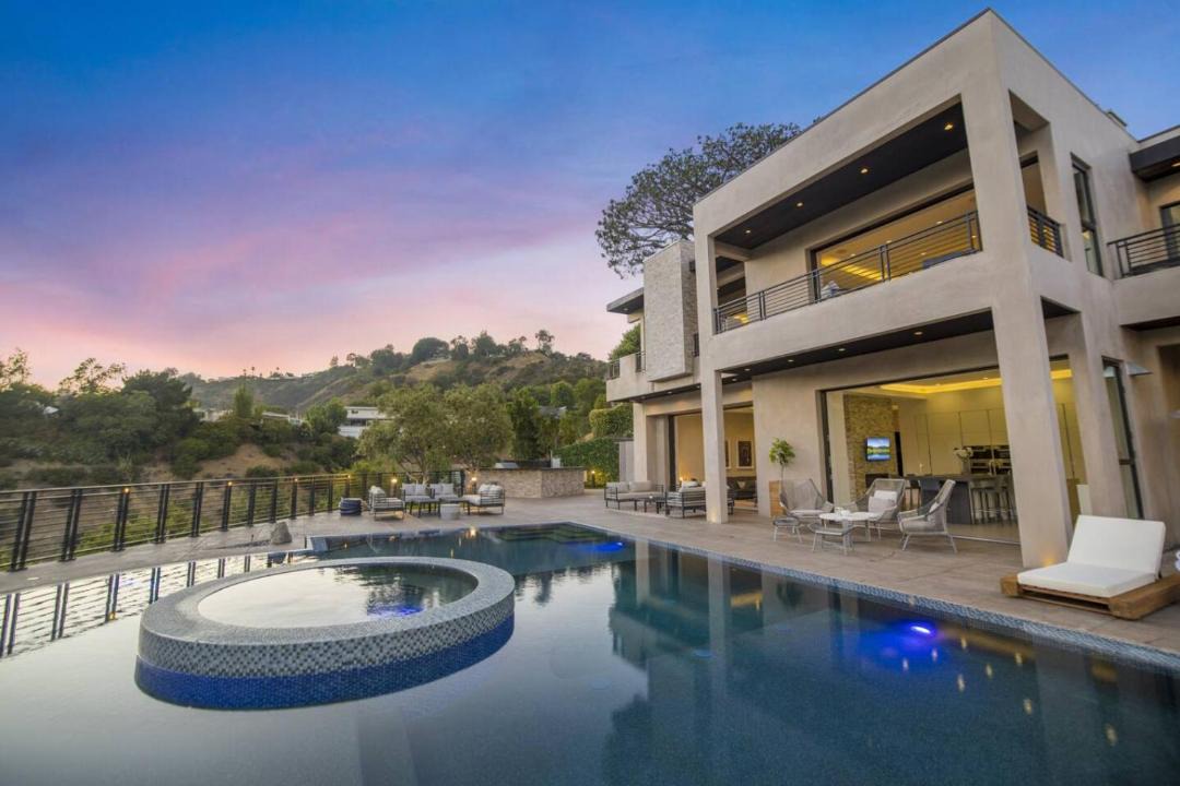 Photo of Others in Hollywood Hills
