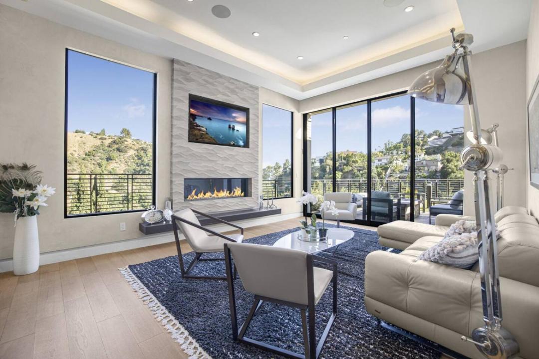 Photo of Others in Hollywood Hills