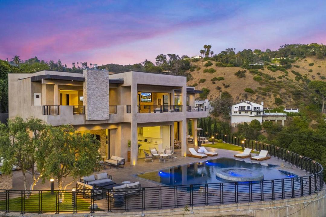 Photo of Others in Hollywood Hills