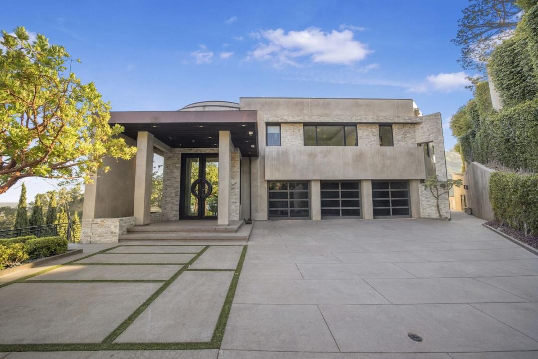 Photo of Others in Hollywood Hills