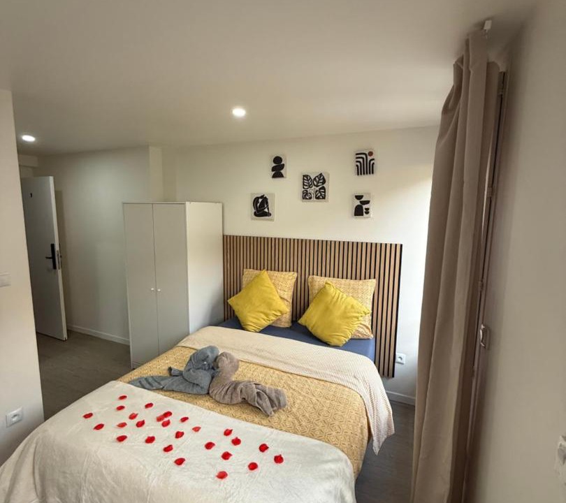 Photo of Bedroom in Villeneuve-Saint-Georges