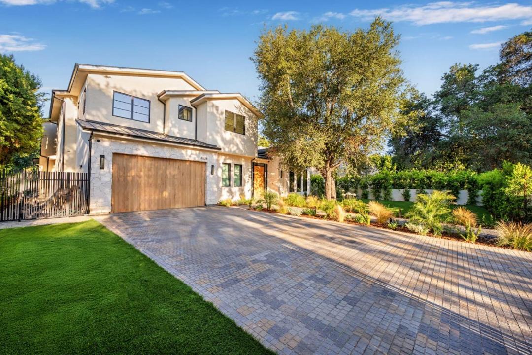 Photo of Others in Encino