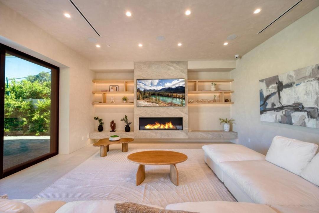 Photo of Livingroom in Encino