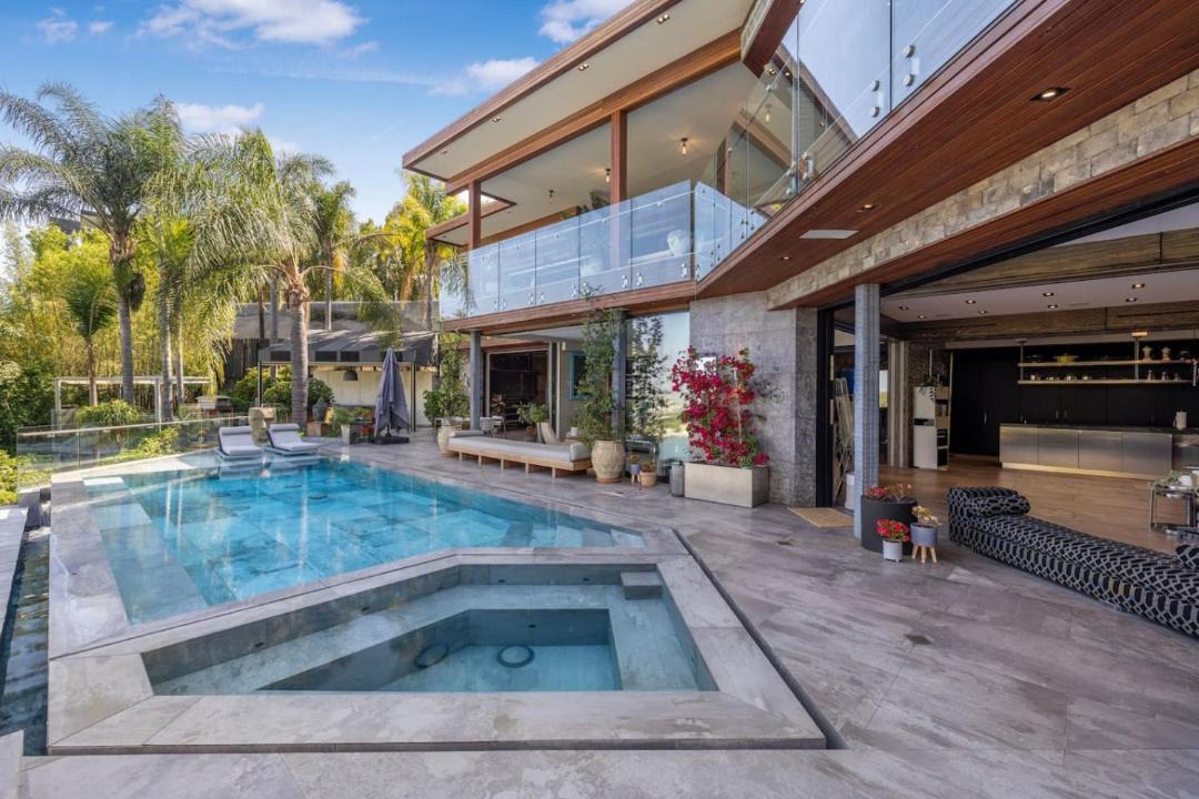 Photo of Others in Hollywood Hills West