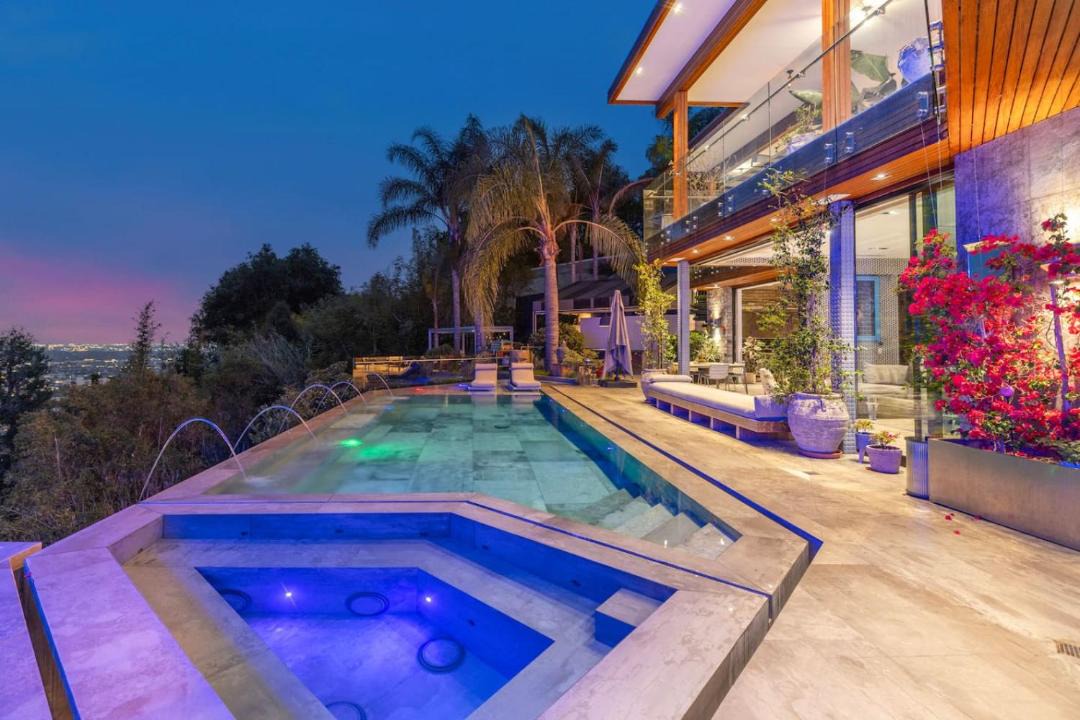 Photo of Others in Hollywood Hills West