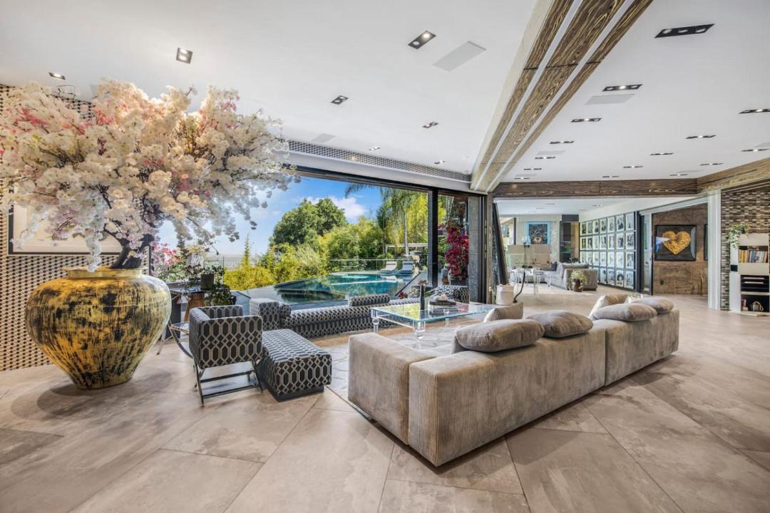 Photo of Livingroom in Hollywood Hills West