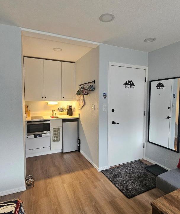 Photo of Others in Mead