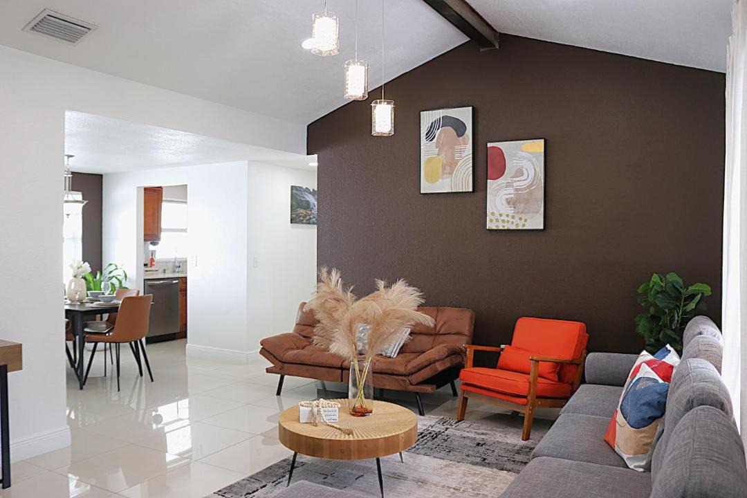 Photo of Livingroom in Bearss Plaza