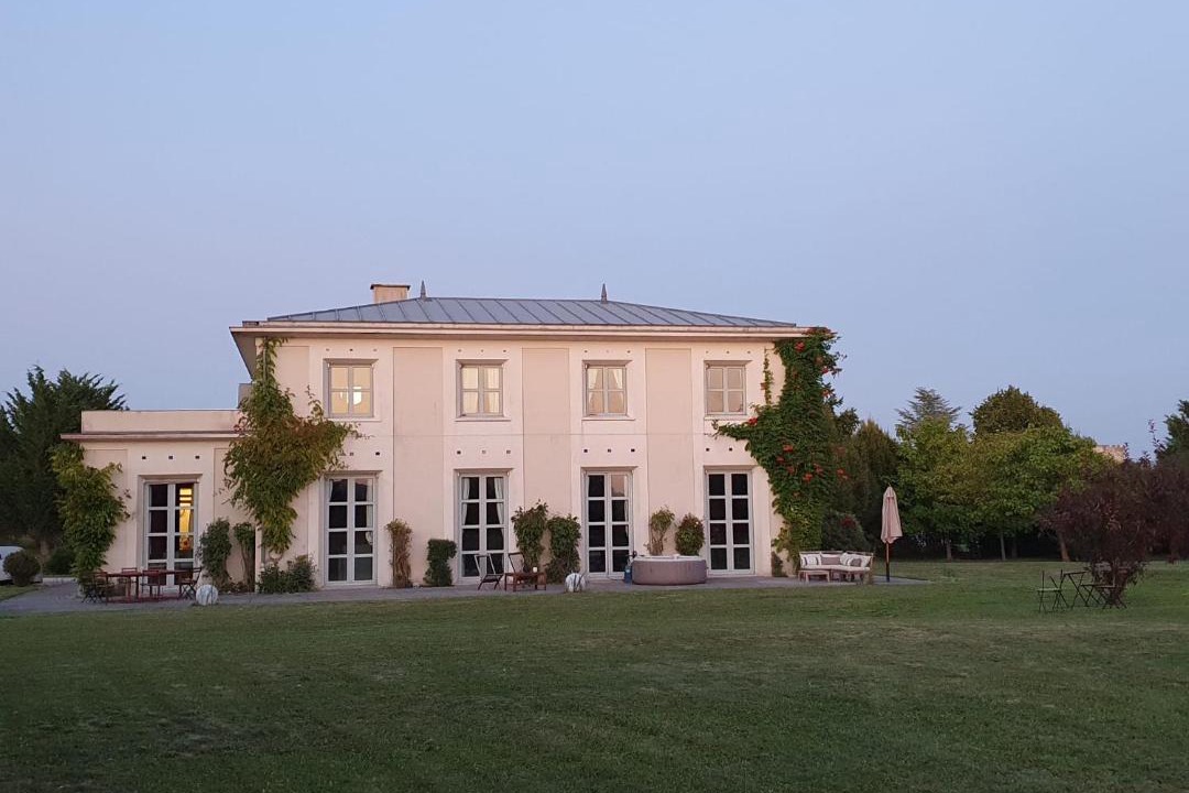 Photo of Others in Droizy