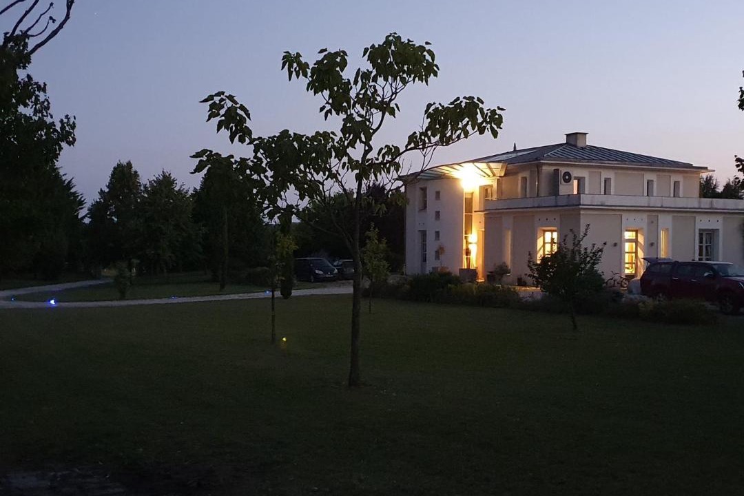 Photo of Others in Droizy