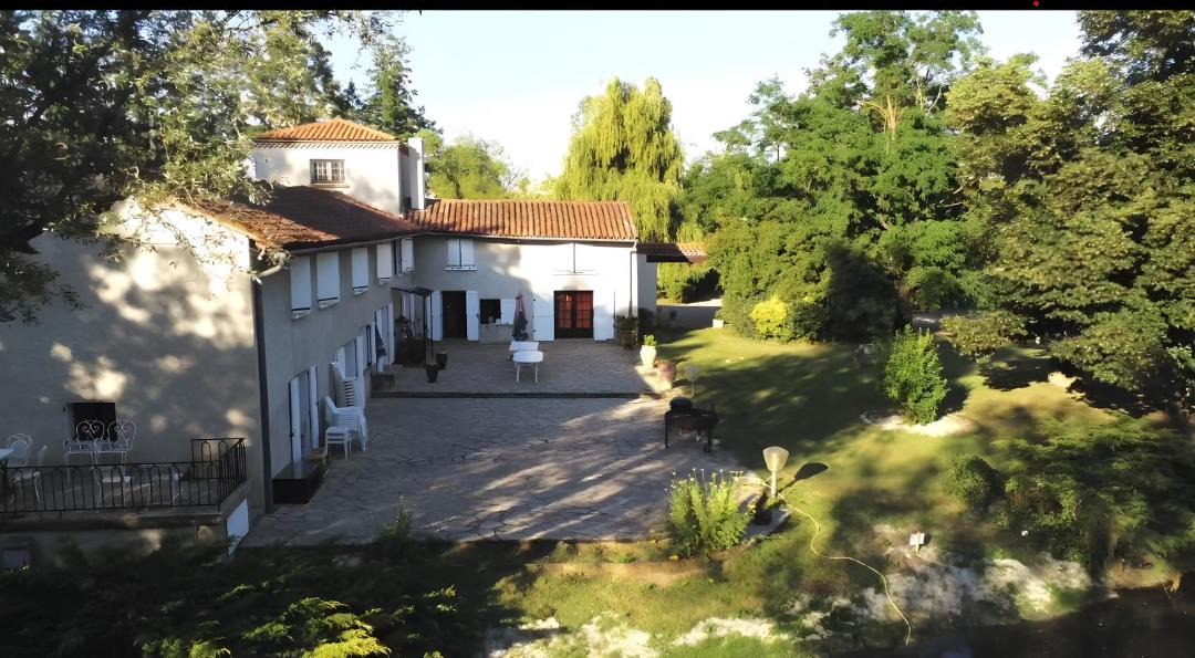 Photo of Others in Poncins