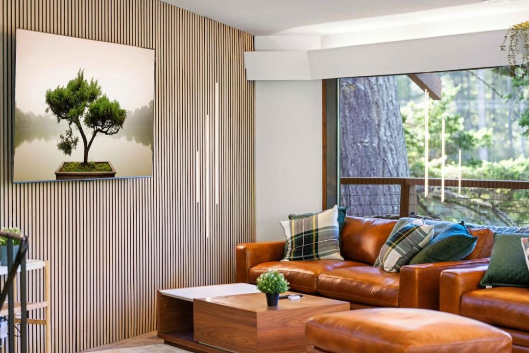 Photo of Livingroom in Saunders Lake