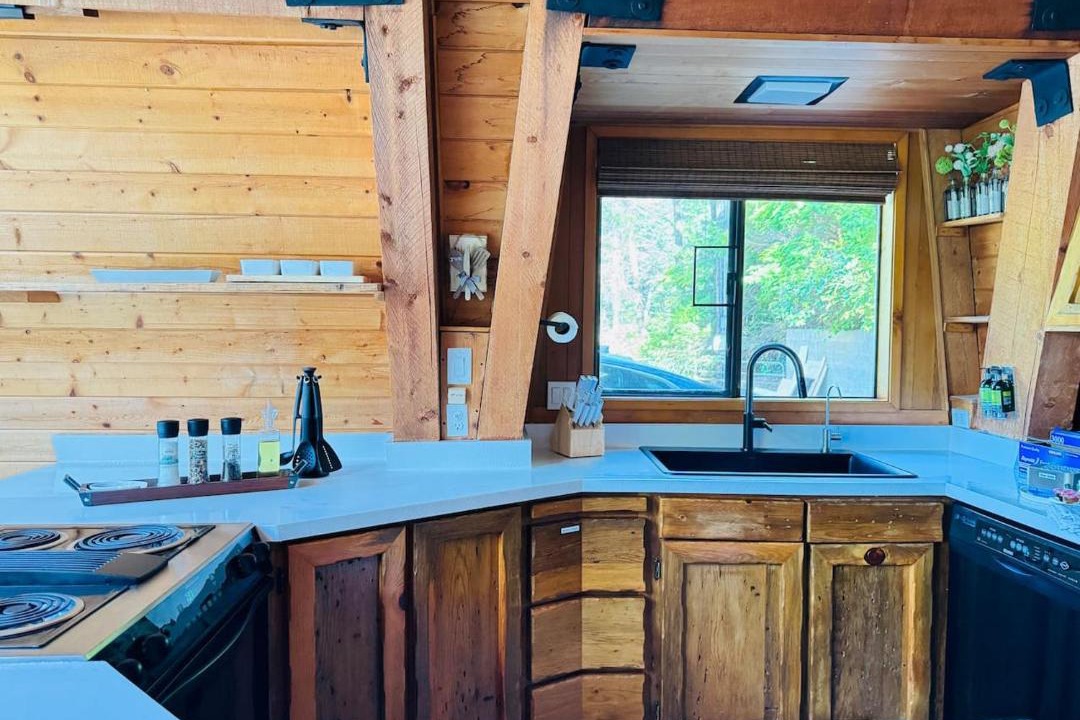 Photo of Kitchen in Saunders Lake