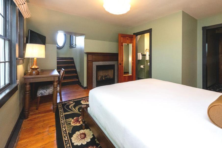 Photo of Bedroom in Lenox