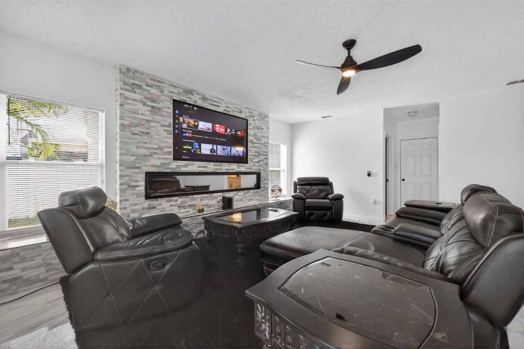 Photo of Livingroom in Crescent Lakes