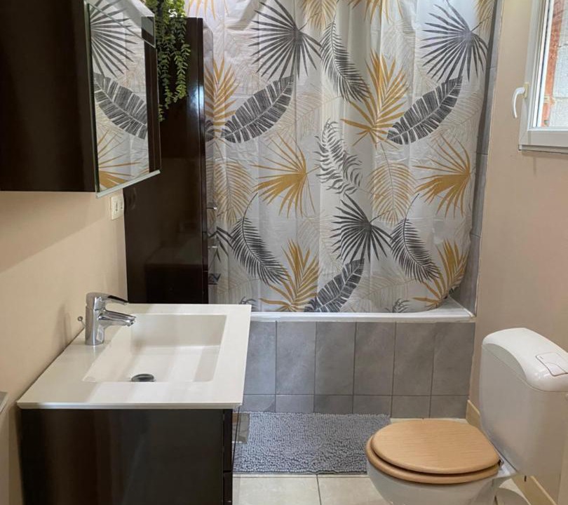 Photo of Bathroom in Venoy